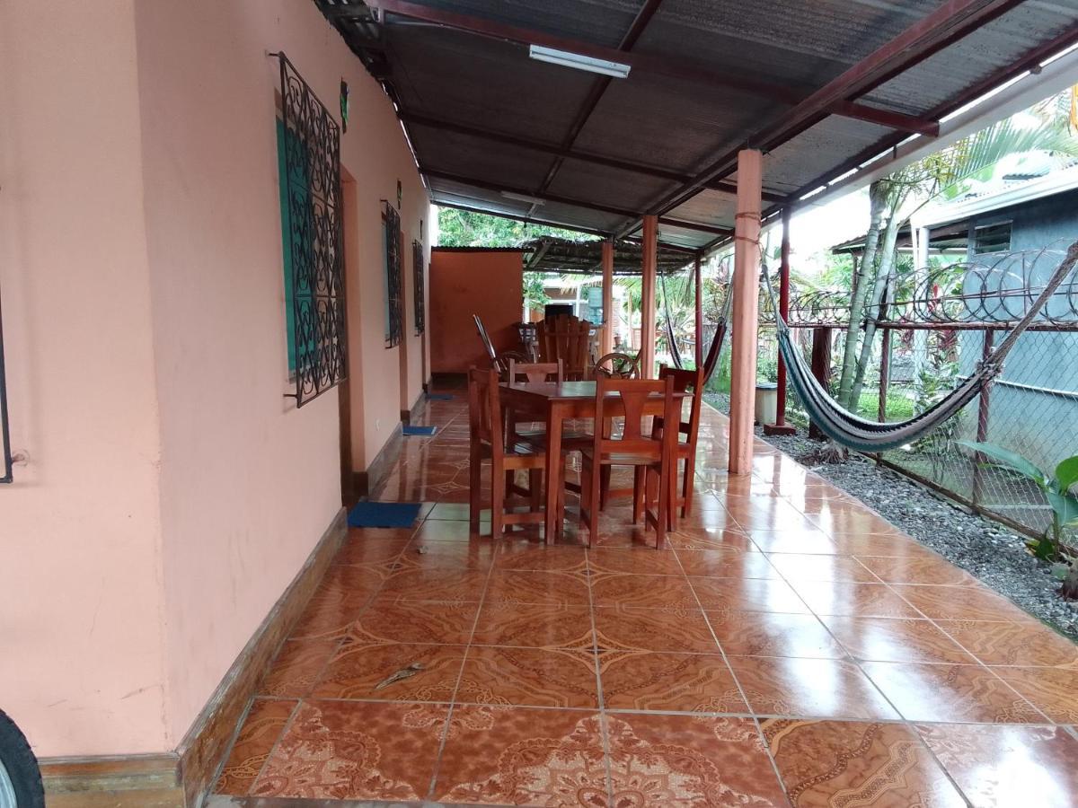 Hostal Bullshark Altagracia Exterior photo