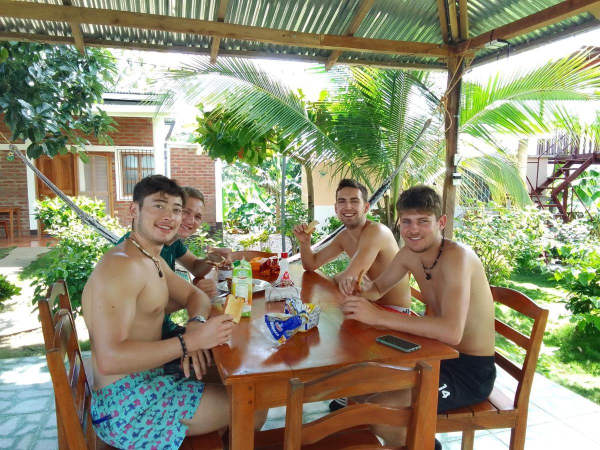 Hostal Bullshark Altagracia Exterior photo