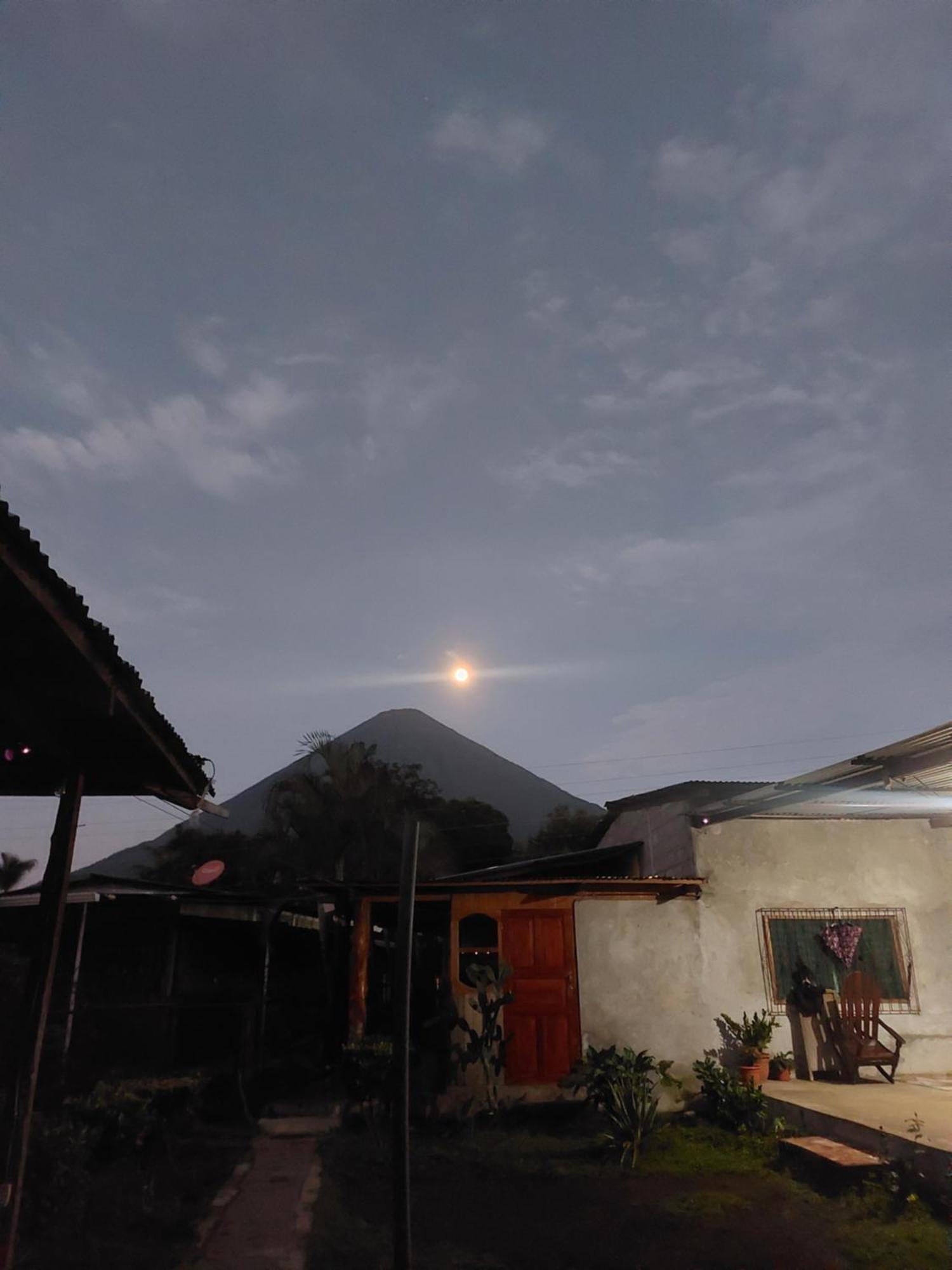 Hostal Bullshark Altagracia Exterior photo