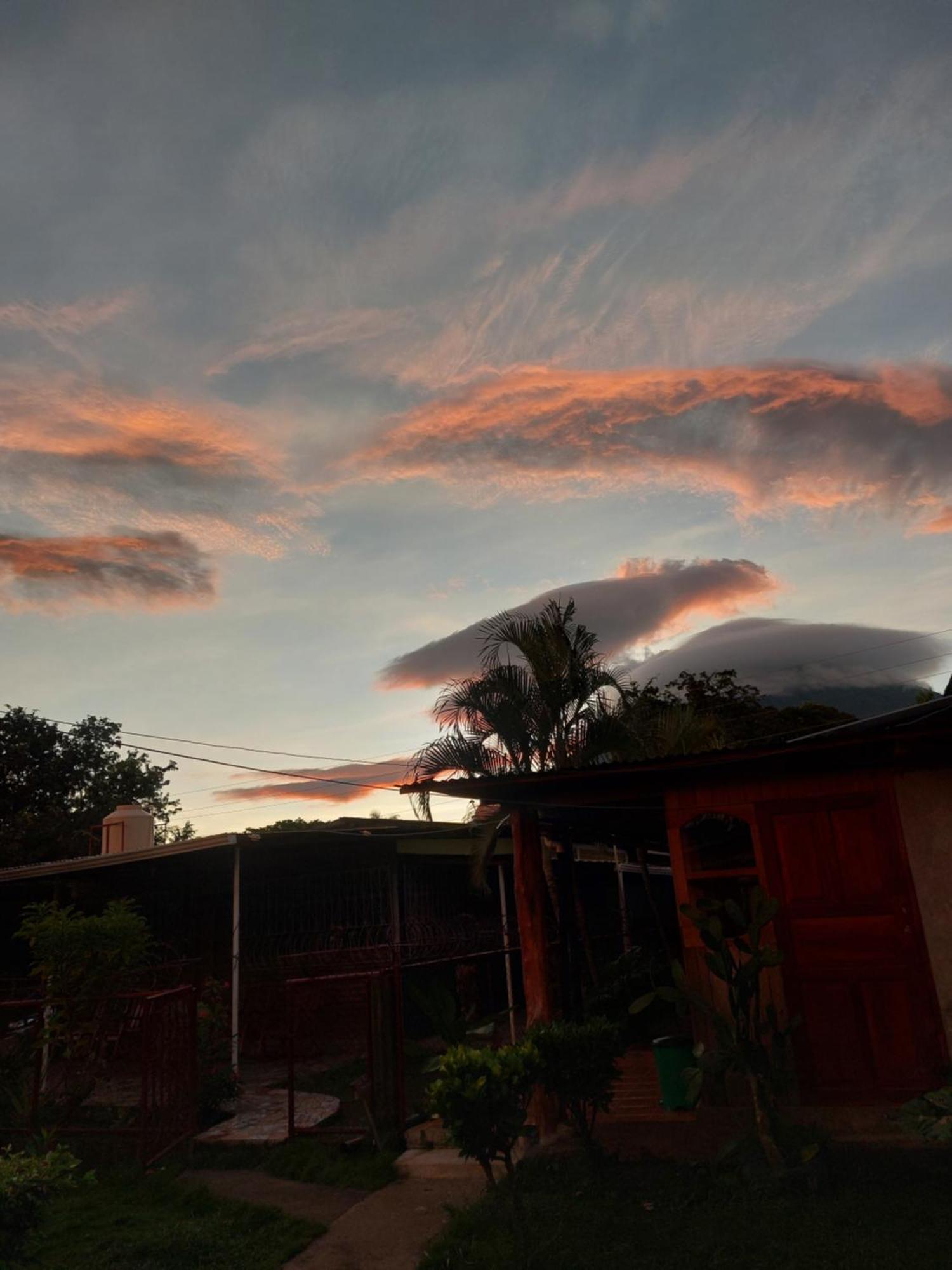 Hostal Bullshark Altagracia Exterior photo